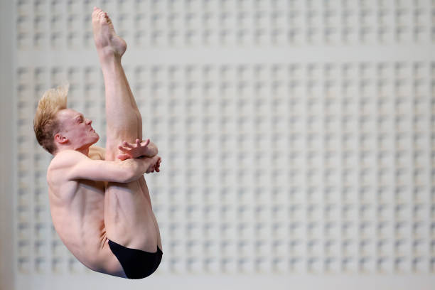 蘇炳添創(chuàng)造歷史！9秒83刷新亞洲百米紀錄