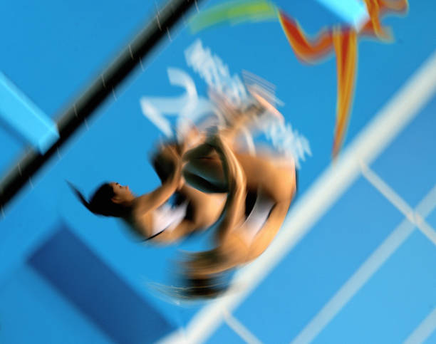 精彩瞬間：Mahuchikh越過10米橫桿的完美姿態(tài)