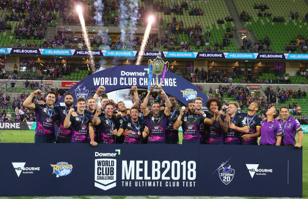 游泳比賽現(xiàn)場(chǎng)：水花四濺，笑聲不斷