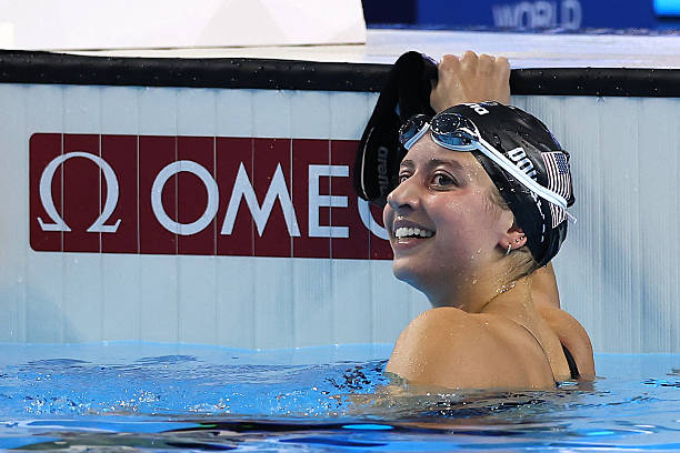 從夢境看內(nèi)心：女性游泳夢的情感與壓力解讀