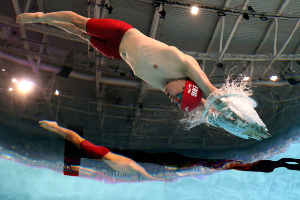 游泳對成年人關(guān)節(jié)友好，適合各年齡段的運(yùn)動選擇