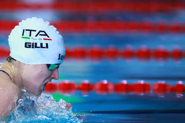 義烏游泳館價(jià)格查詢：不同時(shí)段和人群的票價(jià)差異