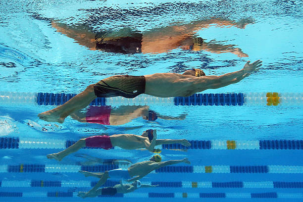 躺著就能游！十分鐘輕松掌握仰泳入門技巧（完整視頻