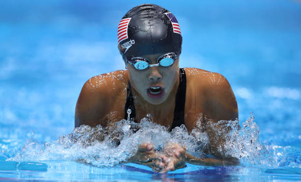 游泳轉(zhuǎn)身練習(xí)：從陸地到水中的翻身訓(xùn)練方法