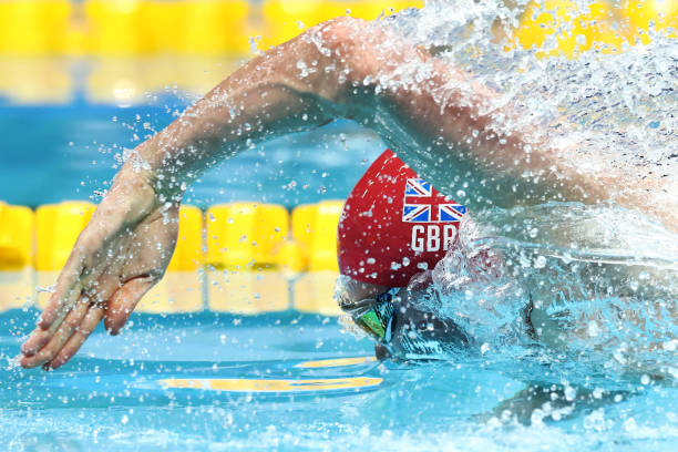 游泳教練的薪資構(gòu)成：底薪、提成與獎金如何分配？