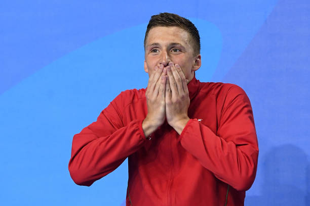 游泳池游泳會感染艾滋病嗎？真相揭秘