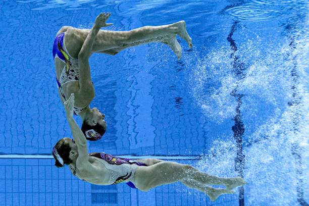 蛙泳口訣四句話：收登夾動作分解視頻教學！