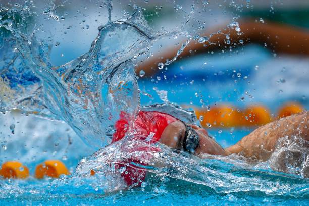 漢語(yǔ)短語(yǔ)結(jié)構(gòu)分析：從“喜歡游泳”看動(dòng)賓關(guān)系