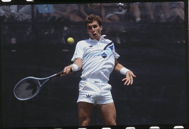 網(wǎng)球明星精彩對(duì)決：經(jīng)典比賽視頻回顧