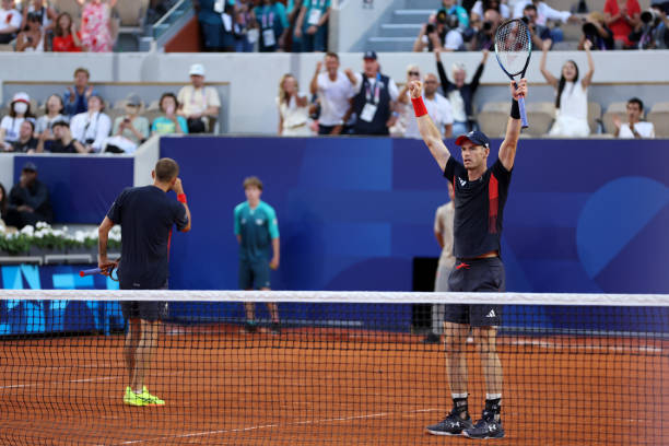 網(wǎng)球基礎(chǔ)動作解析：正手與反手揮拍對比圖解