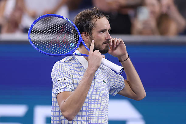 溫網2021：德約科維奇橫掃貝雷蒂尼，實現(xiàn)三連冠偉業(yè)