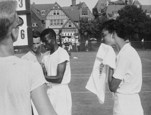 雙打比賽中的接發(fā)球規(guī)則與策略