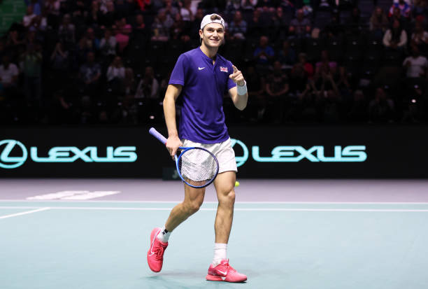 聚焦鄭欽文：實(shí)時技術(shù)統(tǒng)計(jì)與比賽策略解讀