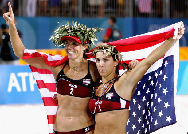 周蘇紅丈夫曹紅的成長(zhǎng)環(huán)境：家庭背景對(duì)其事業(yè)的影響