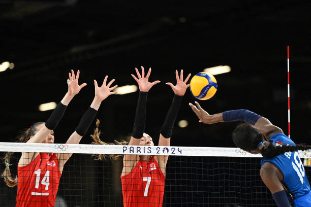 新手入門：女生排球發(fā)球動(dòng)作分解教學(xué)