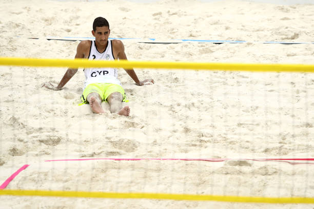 排球墊球教學：手部動作、腳步移動與節(jié)奏控制