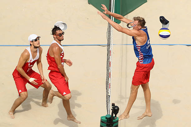 排球一傳的核心要領(lǐng)：手型、墊擊點與力量緩沖