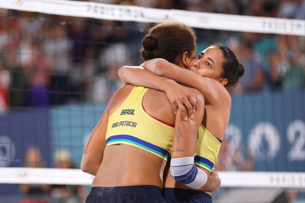 副攻手如何通過攔網(wǎng)和快攻影響比賽局勢