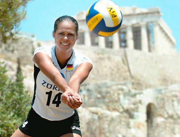 揭秘郎平現(xiàn)任丈夫：考古專家王育成的學(xué)術(shù)成就與人生經(jīng)歷