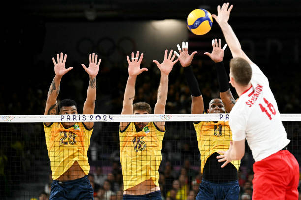 觸網(wǎng)擊球犯規(guī)的常見誤區(qū)與正確判罰