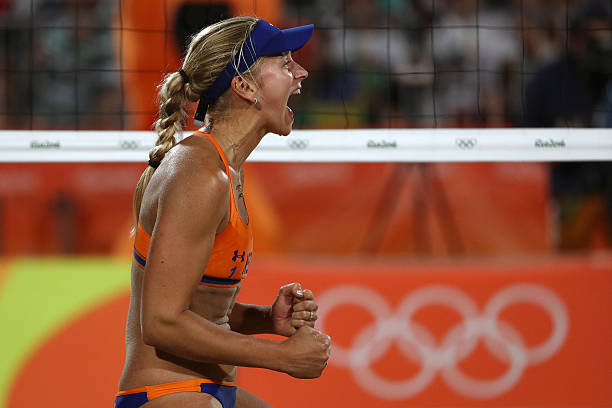 突出比賽對(duì)學(xué)生非技術(shù)能力培養(yǎng)的作用