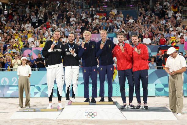 排球規(guī)則解讀：什么情況下過中線不算犯規(guī)？