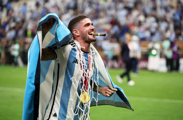 世界杯首次冬季舉辦：卡塔爾的氣候挑戰(zhàn)與應(yīng)對(duì)