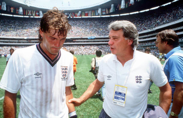 足球史上的經(jīng)典:馬拉多納奪冠年齡解析