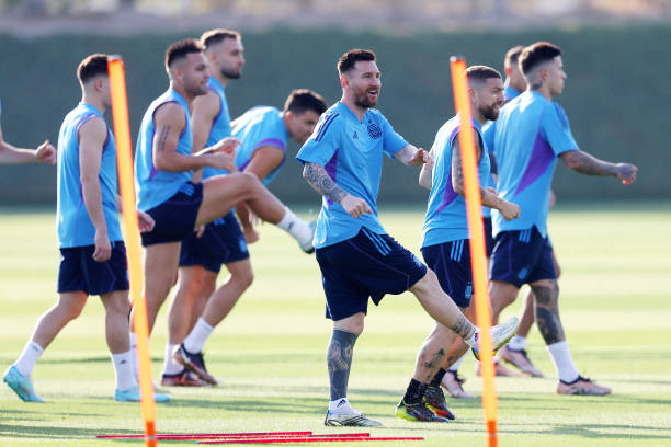 第一屆世界杯是在哪一年舉行的？